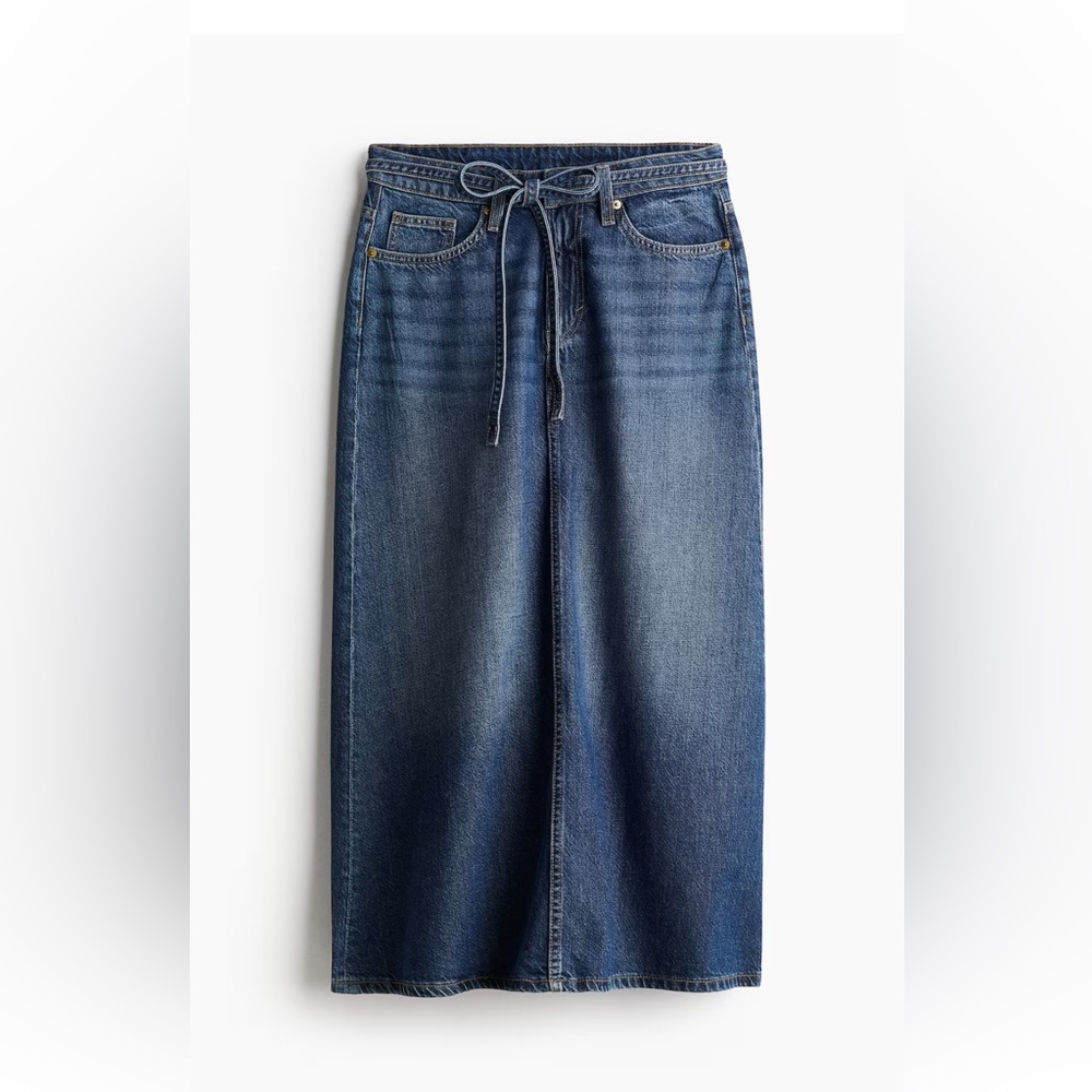 H&M WOMEN’S Blue feather-soft Denim Maxi Skirt, Size M.